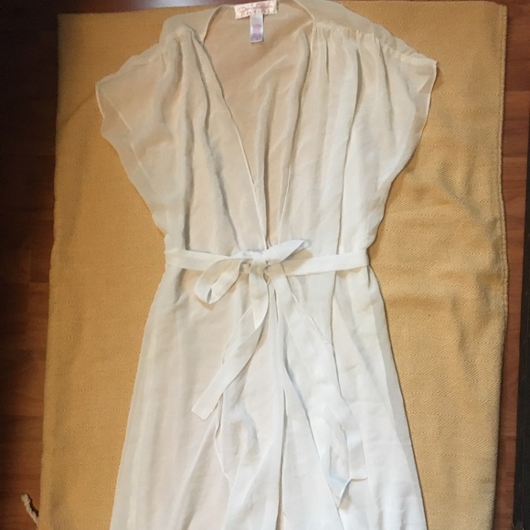 Oscar de la Renta Other - {OSCAR DE LA RENTA} sheer white cover up robe